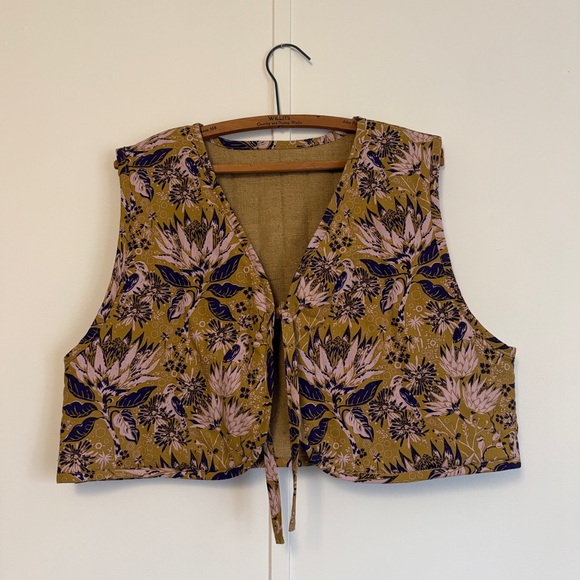 Reversible Quilted Tie-Front Vest - Picture 9 of 12